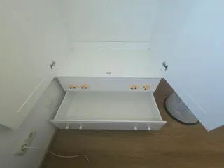 Armario infantil blanco con tiradores de coche