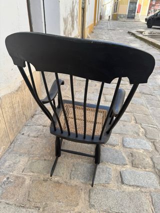 Mecedora antigua de madera