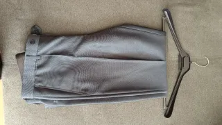 Traje gris elegante