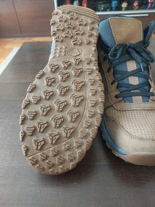 Botas de nieve y apreski impermeables de piel. 42