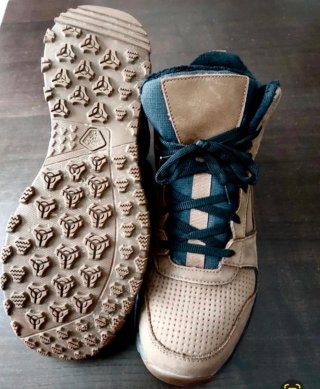 Botas de nieve y apreski impermeables de piel. 42