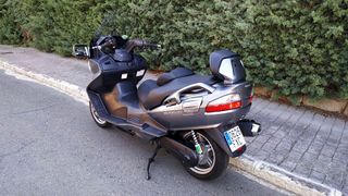 Suzuki Burgman 650 Executive Plata