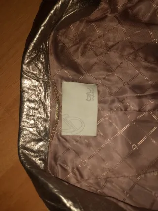 Blazer dorada metalizada con cinturón