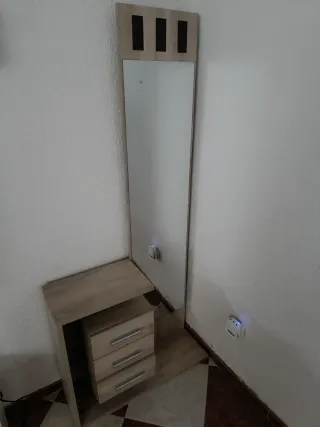 Mueble de entrada con espejo