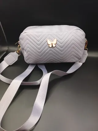 Bolso lila con mariposa | Súper cute