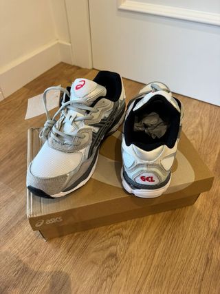 Asics Gel NYC Gris Blanco