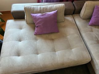 Sofá chaise longue tela beige y morado