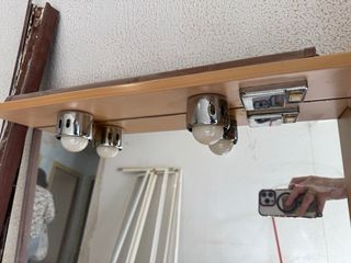 Espejo de baño con mueble y luz
