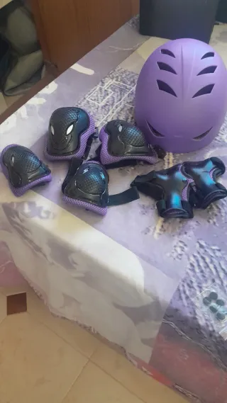 Patines de 4 ruedas negros y morados