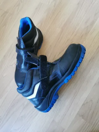 Botas de seguridad negras y azules