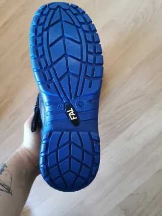 Botas de seguridad negras y azules