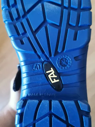 Botas de seguridad negras y azules