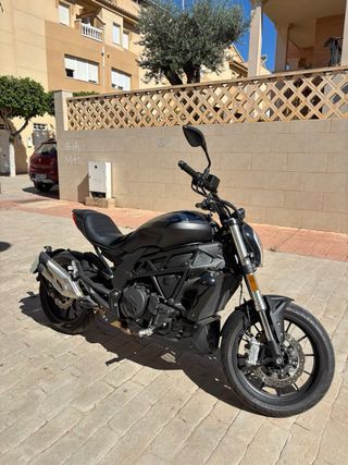 Benelli 502c -Como Nueva- Muy pocos Kms-Negociable