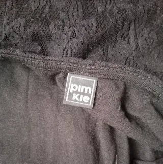 Vestido negro Pimkie encaje manga corta