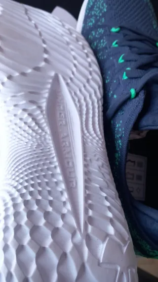 Zapatillas Running Under Armour Azul/Verde.