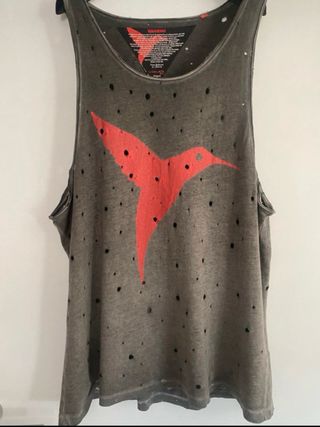 Camiseta Ushuaïa con diseño de colibrí    Ushuaïa
