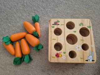 Juego de encajar zanahorias de madera Montessori
