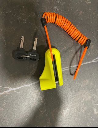 Candado disco moto Luma con cable naranja