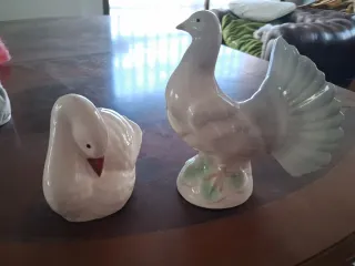 Figuras de cerámica de cisne y paloma
