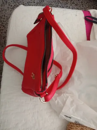 Bolso de colgar rojo