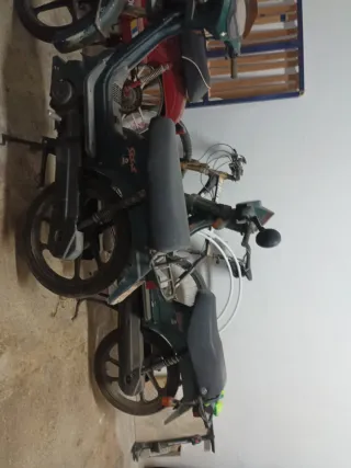 Ciclomotor dos motos 1000€ una con papel y otra no
