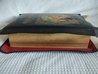 Sagrada Biblia, edición familiar Católica.