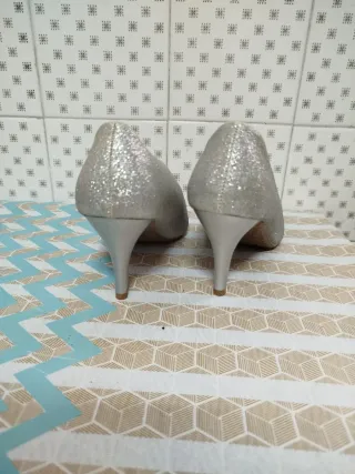 Tacones plateados brillantes marca wanna talla 36
