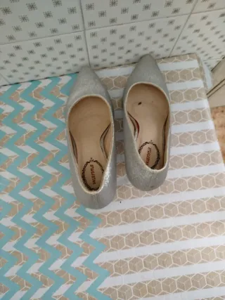 Tacones plateados brillantes marca wanna talla 36