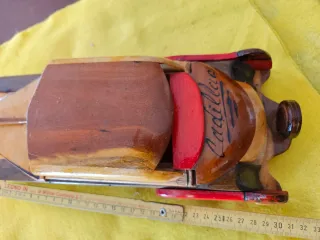 Macchina in legno artigianale