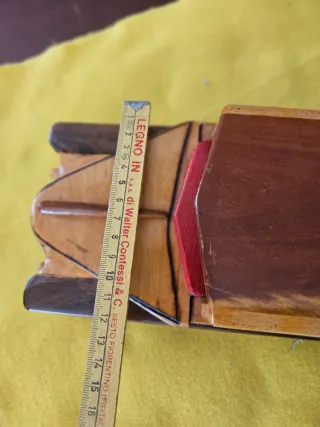 Macchina in legno artigianale
