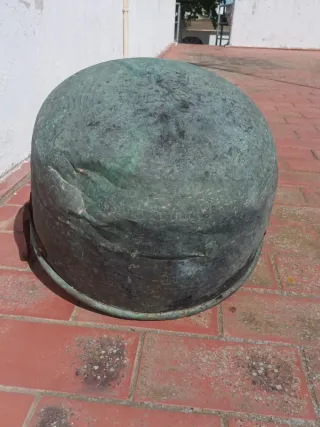 Caldero antiguo de cobre con asas