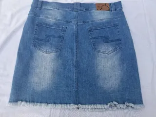 Falda vaquera Talla 42. Medidas en descripción