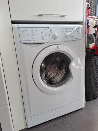 LAVADORA INDESIT 7KG A+ EN PERFECTAS CONDICIONES