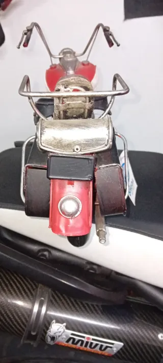 Moto Decorativa Roja