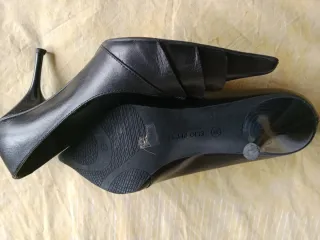 Zapatos punta y  tacón fino