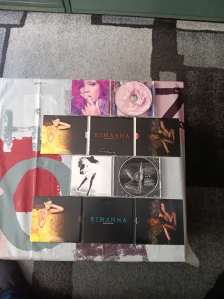 Lote 4 CDs Rihanna (2 de ellos CD+DVD)