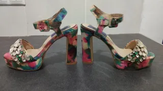 Sandalias tacón plataforma multicolor con pedrería