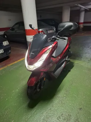 Honda PCX 125 Roja y Negra