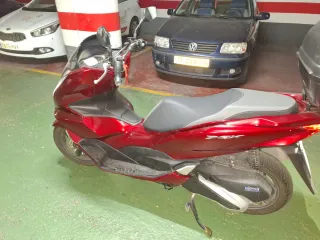 Honda PCX 125 Roja y Negra