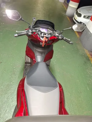 Honda PCX 125 Roja y Negra