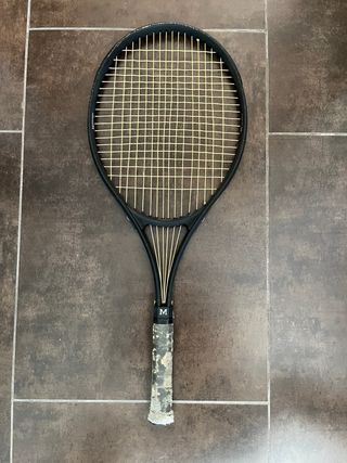 Raqueta de tenis negra