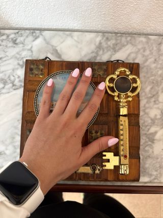 Colgador de llaves de madera con termómetro
