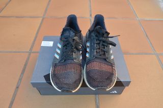 Zapatillas Adidas Boost Negras y Naranjas