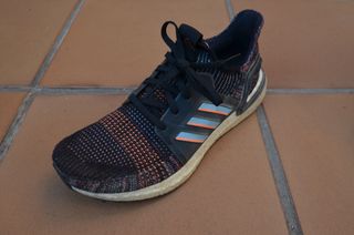 Zapatillas Adidas Boost Negras y Naranjas