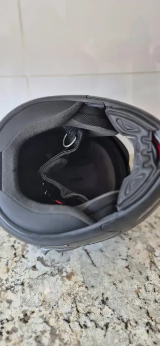 Casco de moto negro Airoh