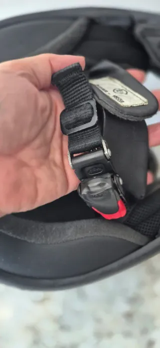 Casco de moto negro Airoh