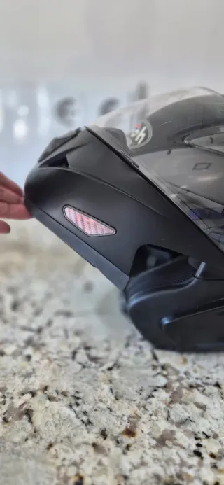 Casco de moto negro Airoh