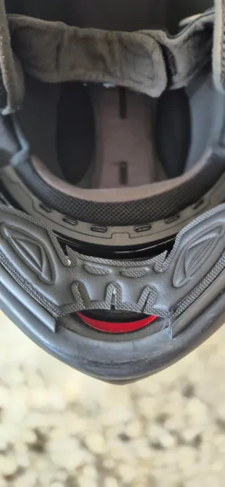 Casco de moto negro Airoh