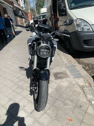 Honda CB125R Naked Blanca y Negra