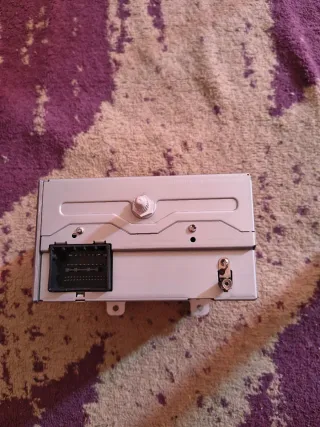Módulo Radio GM 13336630 UYB Opel